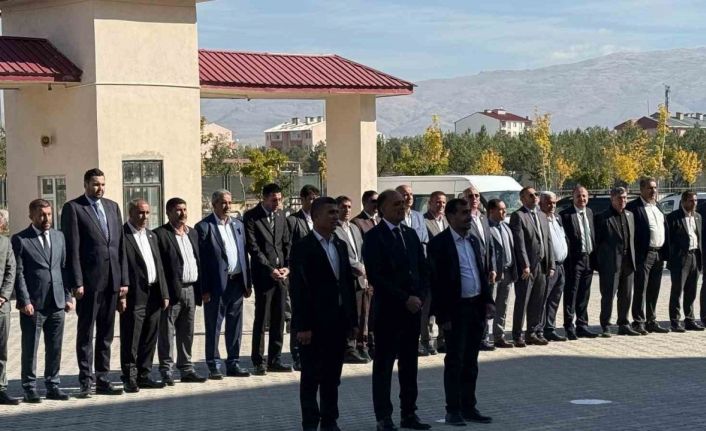 Patnos’ta Muhtarlar Günü’nde Ballı Kutlama