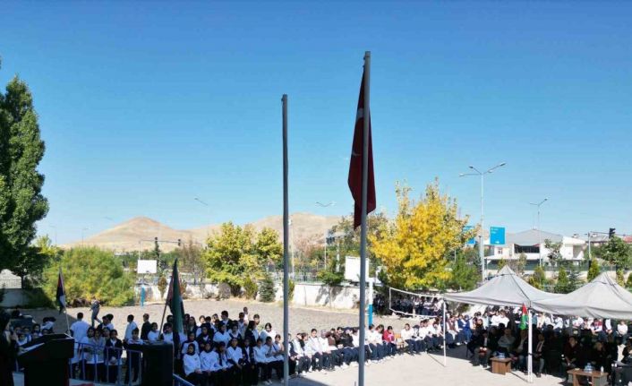 Patnos’ta öğrenciler Filistin için tek yürek oldu