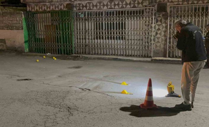 Pompalı tüfekle evi kurşunladılar