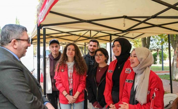 Rektör Kaplancıklı öğrencilerle kampüste buluştu