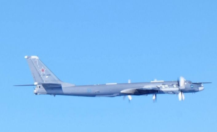 Rus savaş uçakları Japonya hava sahasına yaklaştı, Tokyo yönetimi askeri jetlerini havalandırdı