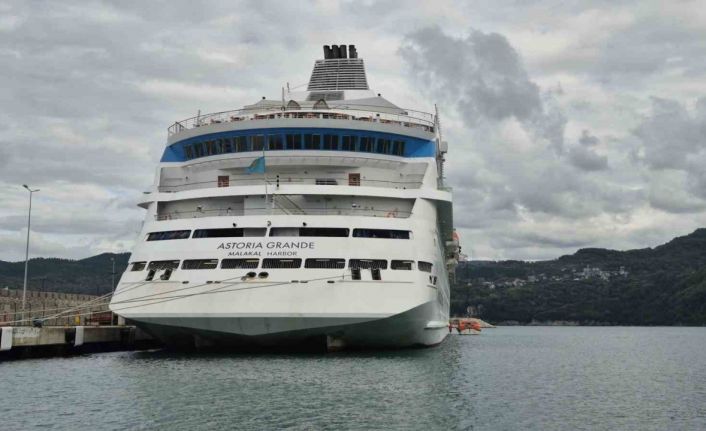 Rus turistleri taşıyan dev gemiye yoğun bakım