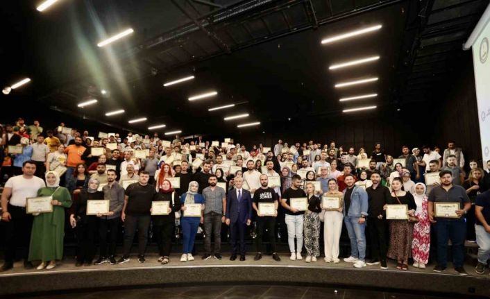 Şahinbey Belediyesi Evlilik Okulu’nda 366 çift daha sertifika aldı