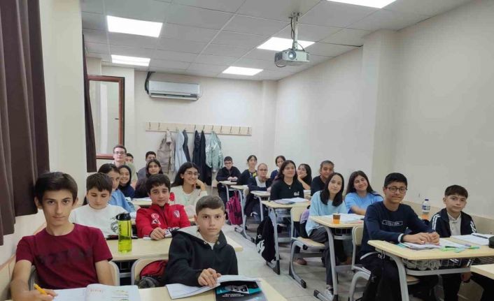 Şair ve Yazar Yavuz Bülent Bakiler, Gaziosmanpaşa Bilgi Evleri’nde anıldı