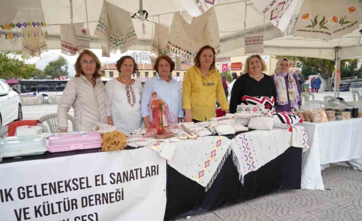 Samsun meydanı hemşehri dernekleri ile şenlendi