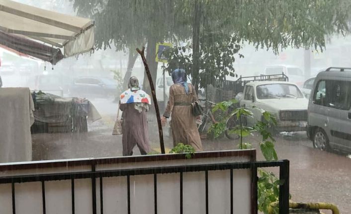 Samsun’da ani sağanak vatandaşlara zor anlar yaşattı
