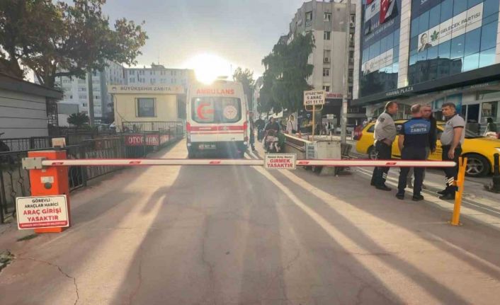 Samsun’da görünmez kaza: Yayanın kafasına bariyer çarptı