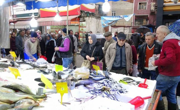 Samsun’da hamsi ve istavrit 75 TL