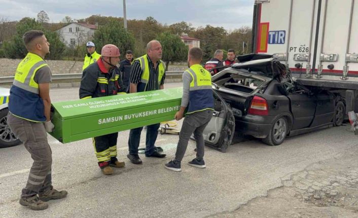 Samsun’da otomobil tırın altına girdi: 23 yaşındaki sürücü hayatını kaybetti