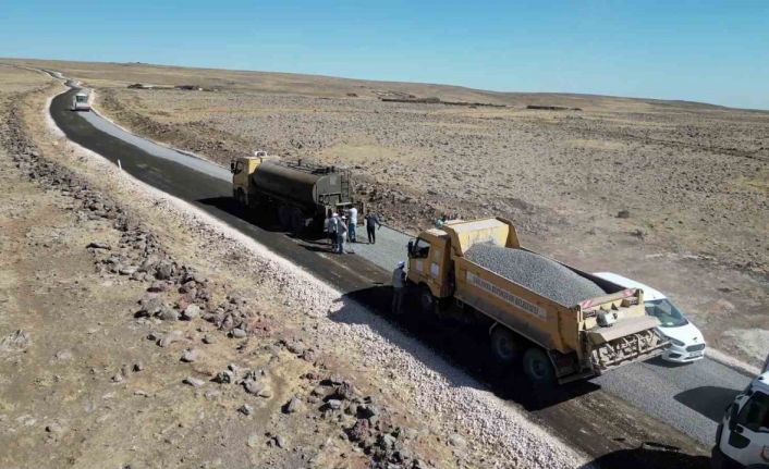 Şanlıurfa Büyükşehir Belediyesi kırsaldaki yolları yeniliyor