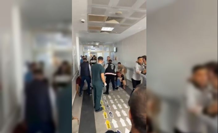 Şanlıurfa’da hastane acilinde tekme tokat kavga kamerada