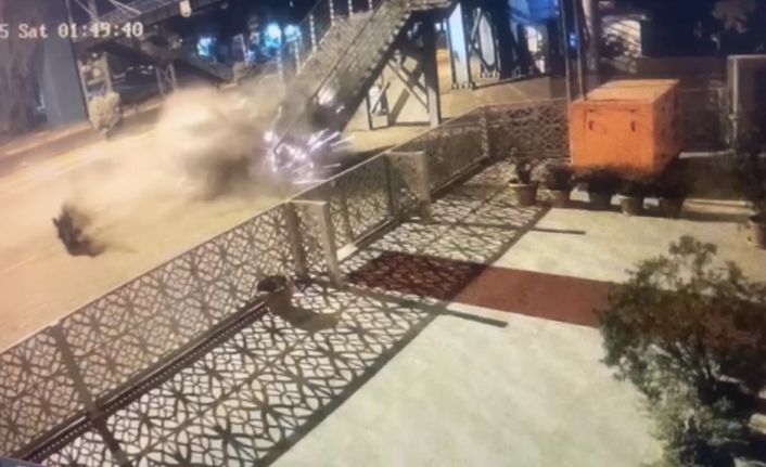 Şanlıurfa’da otomobil üst geçide çarptı: 1 ölü