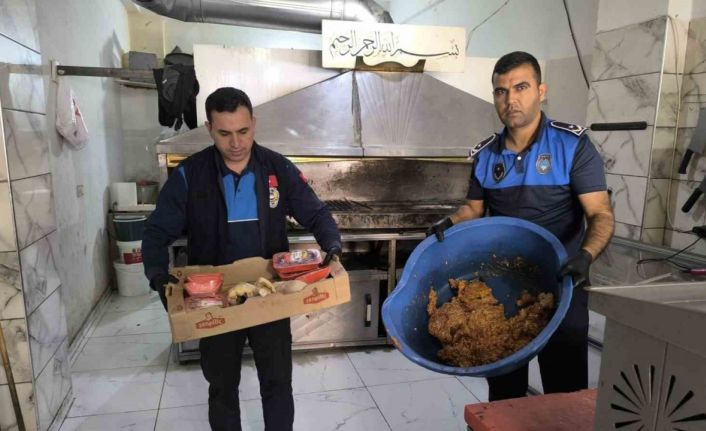 Şanlıurfa’da tarihi geçmiş 183 kilo tavuk eti imha edildi