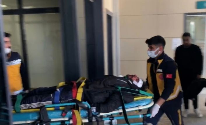 Şanlıurfa’da yol kenarında silahla vurulmuş 2 kişi bulundu