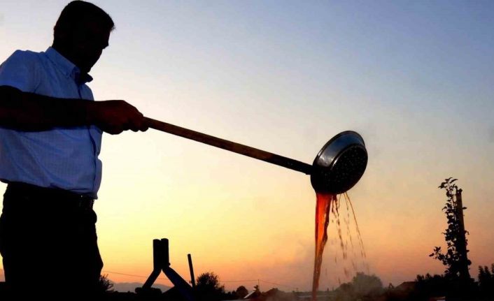 Sarıgöl’de pekmez köpüğü geleneği yaşatılıyor