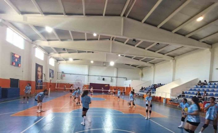 Sarıgöllü kızlar lige mağlubiyetle başladı