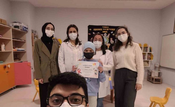 SAÜ gönüllüleri onkoloji servisinde çocuklara umut oluyor