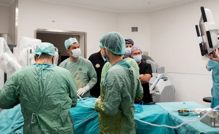 Selçuk Tıp’ta robotik cerrahiyle 100. operasyon yapıldı