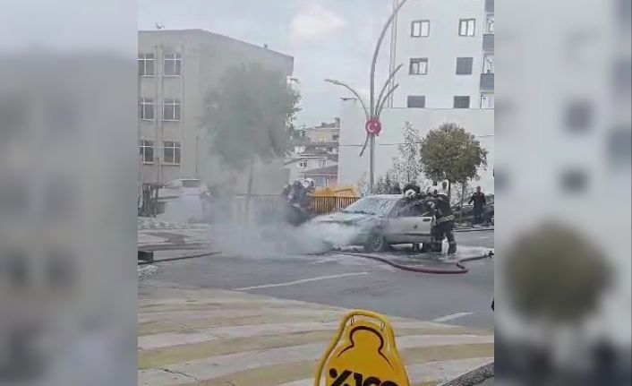 Seyir halindeki otomobilin motorunda yangın