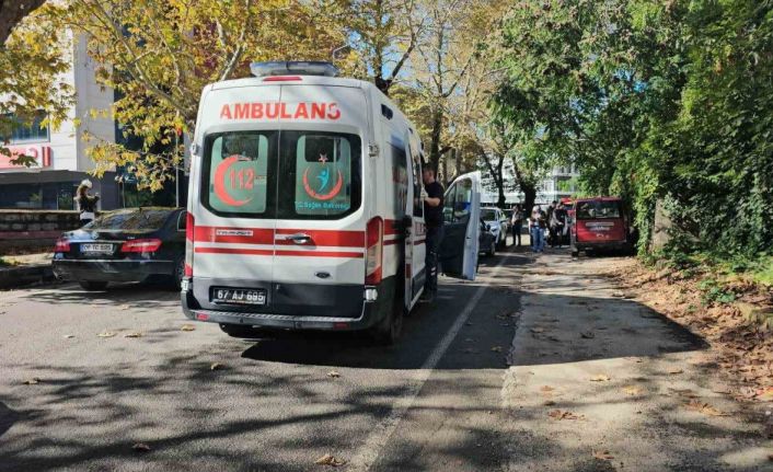 Seyir halindeyken önündeki araca çarpan sürücü yaralandı