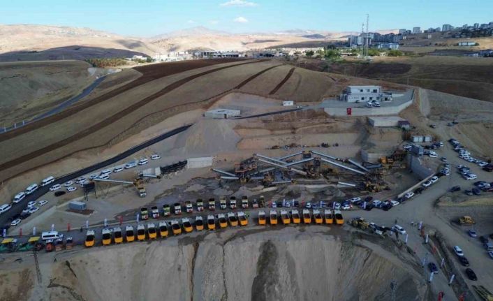 Siirt’e Cumhuriyet’in 102’nci yılına özel 102 kilometrelik yol çalışması