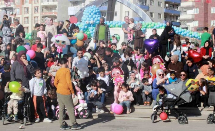 Siirt’te Aile Festivali’nde yüzlerce çocuk doyasıya eğlendi