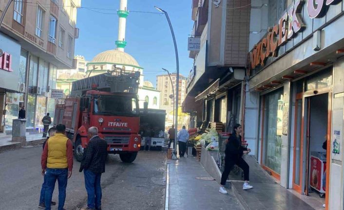 Siirt’te bir binadaki dairede çıkan yangında 7 kişi dumandan etkilendi