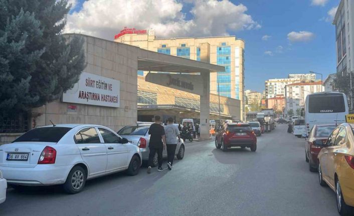 Siirt’te hastane bahçesinde bıçaklı kavga: 3 yaralı