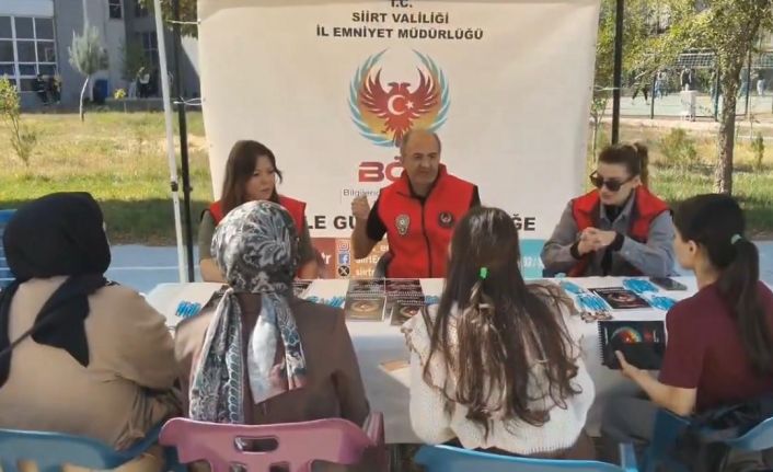 Siirt’te polis, üniversite öğrencilerini bilgilendirdi