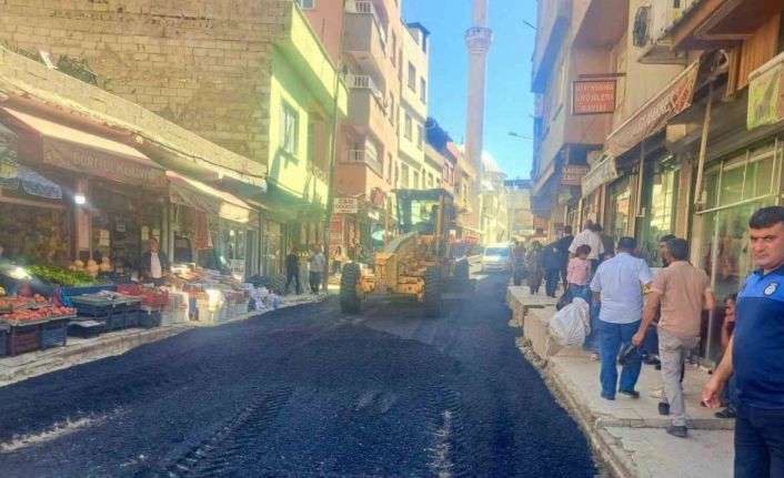 Siirt’te Sakıp Beygo Caddesi’nde asfalt çalışması yapıldı