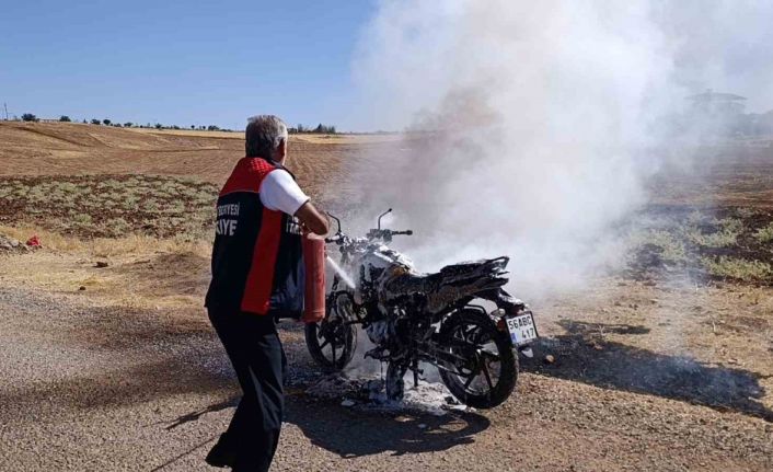 Siirt’te seyir halindeki motosiklet alev aldı