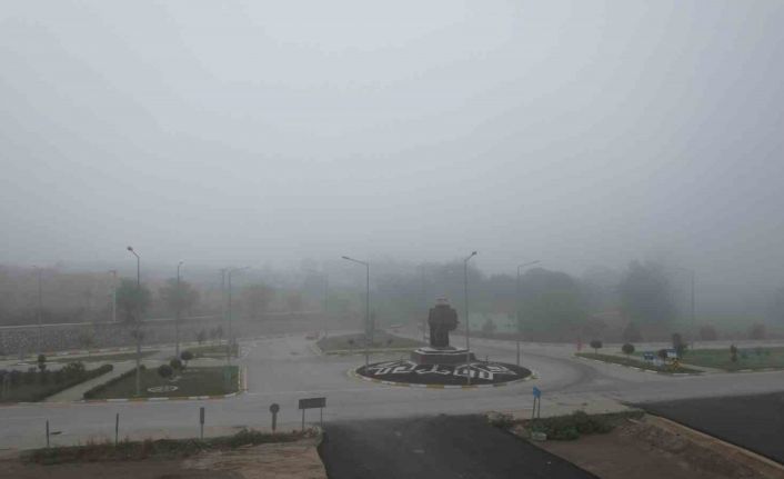 Sındırgı sis altında kayboldu