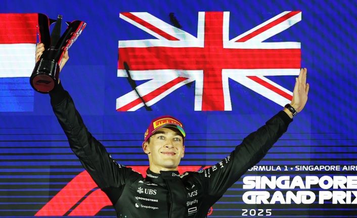 Singapur’da kazanan George Russell