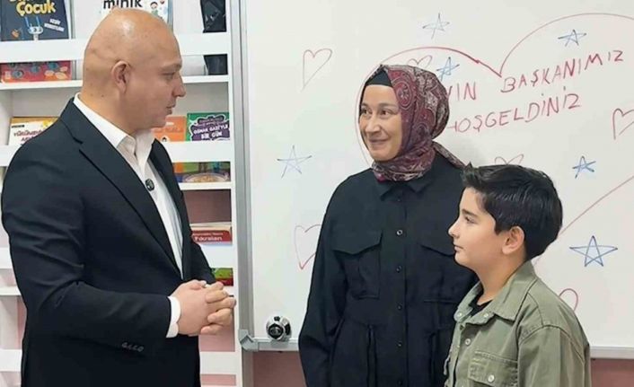 Sınıf başkanlığı seçiminde belediye başkanını getirme vaadini yerine getirdi