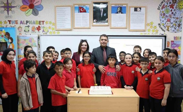 Sınıf başkanlığı seçiminde verdiği sözü tuttu