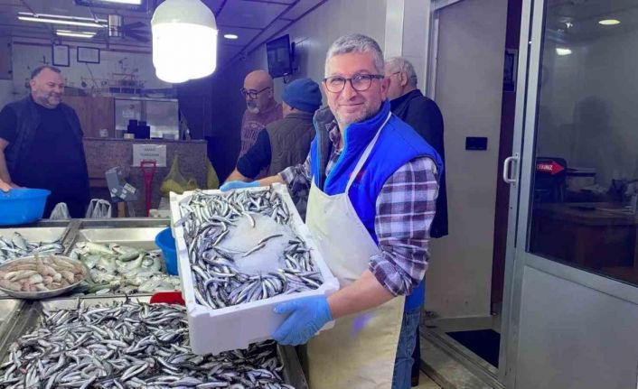 Sinop’ta hamsi fiyatları yarıya düştü