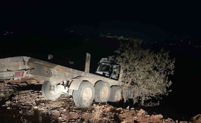 Şırnak’ta tır şarampole yuvarlandı: 1 ölü