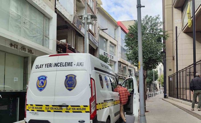 Şişli’de 4 katlı binada çıkan yangında 1 kişi yanarak hayatını kaybetti