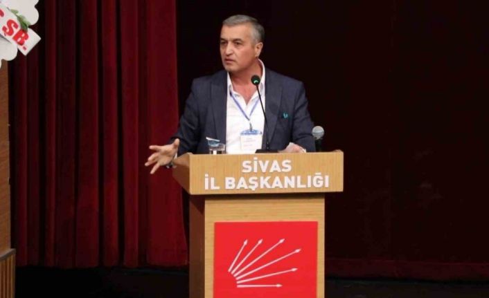 Sivas CHP İl Kongresi’nde "etek" krizi