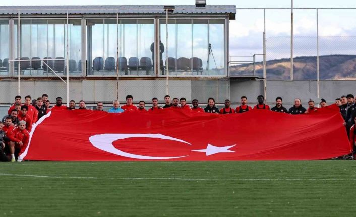 Sivasspor antrenmanda dev Türk bayrağı açtı