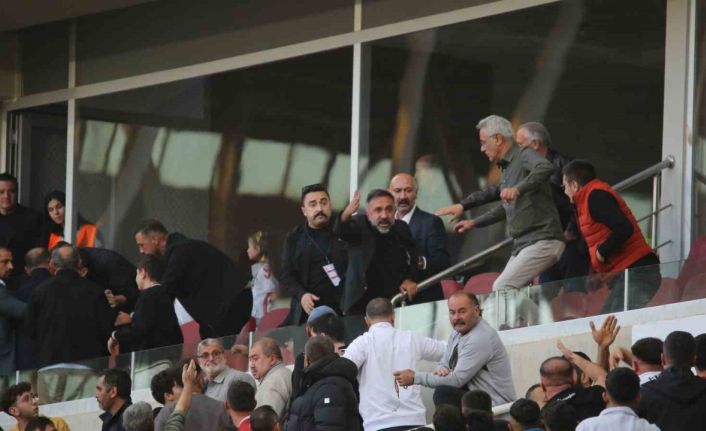 Sivasspor Başkanı Gökhan Karagöl taraftarla tartıştı