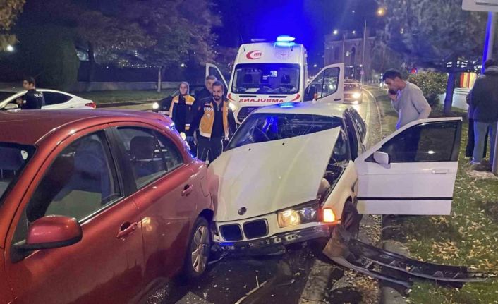 Sivas’ta 5 araç birbirine girdi: 1 kişi yaralandı