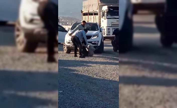 Sokak ortasında öldüresiye dayak kamerada