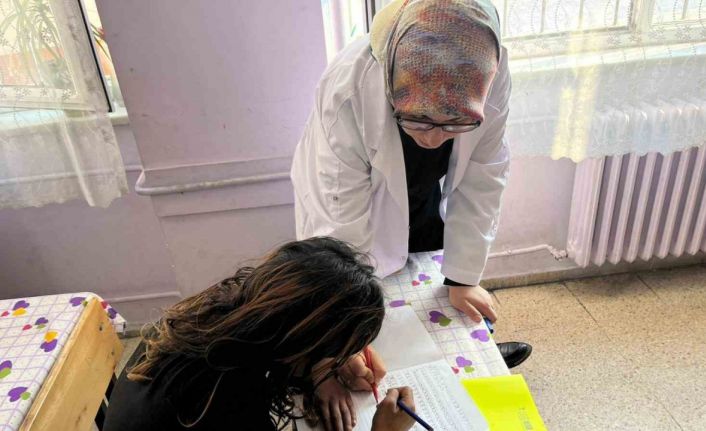 Sokakta dilenen ve okula gitmeyen 176 çocuk eğitime kazandırıldı