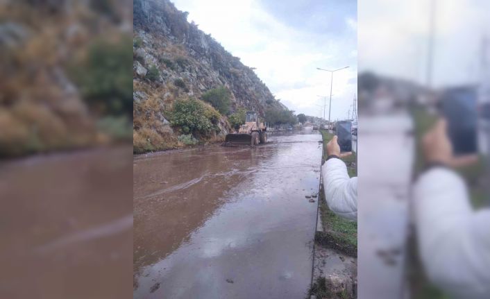 Söke’de toprak kayması: "Karayolu trafiğe kapandı"