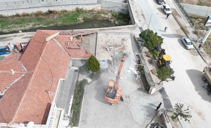 Sorgun Belediyesi kaçak yapıları yıkım çalışmalarını sürdürüyor