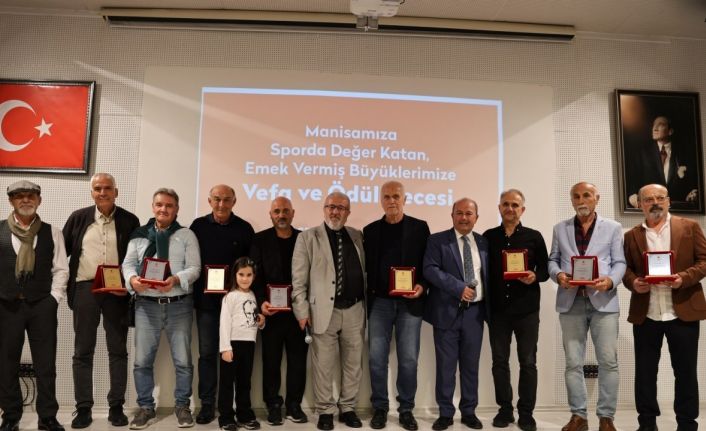 Spora katkı sunan 78 isme plaket