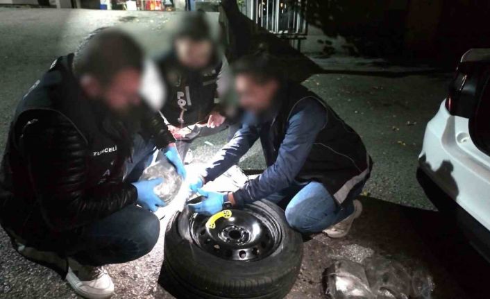 Stepneye zulalanmış uyuşturucu ele geçirdi: 2 gözaltı