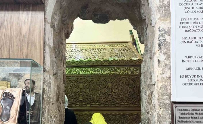 Sultan Şeyhmus türbesi ve medresesi binlerce ziyaretçiyi ağırlıyor