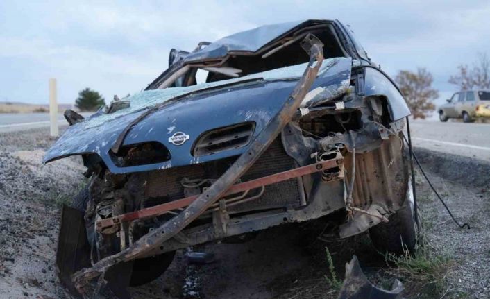 Takla atan otomobil hurdaya döndü: Aynı aileden 3 yaralı